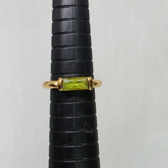 Avon Jewelry - Vtg Avon East-West Baguette Cut Peridot Ring Minimalist Stacking Sz 6.75 Goldton
